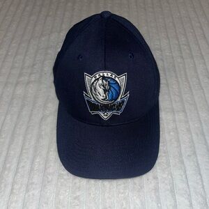Dallas Mavericks Men’s NBA Reebok Hat Navy and Blue